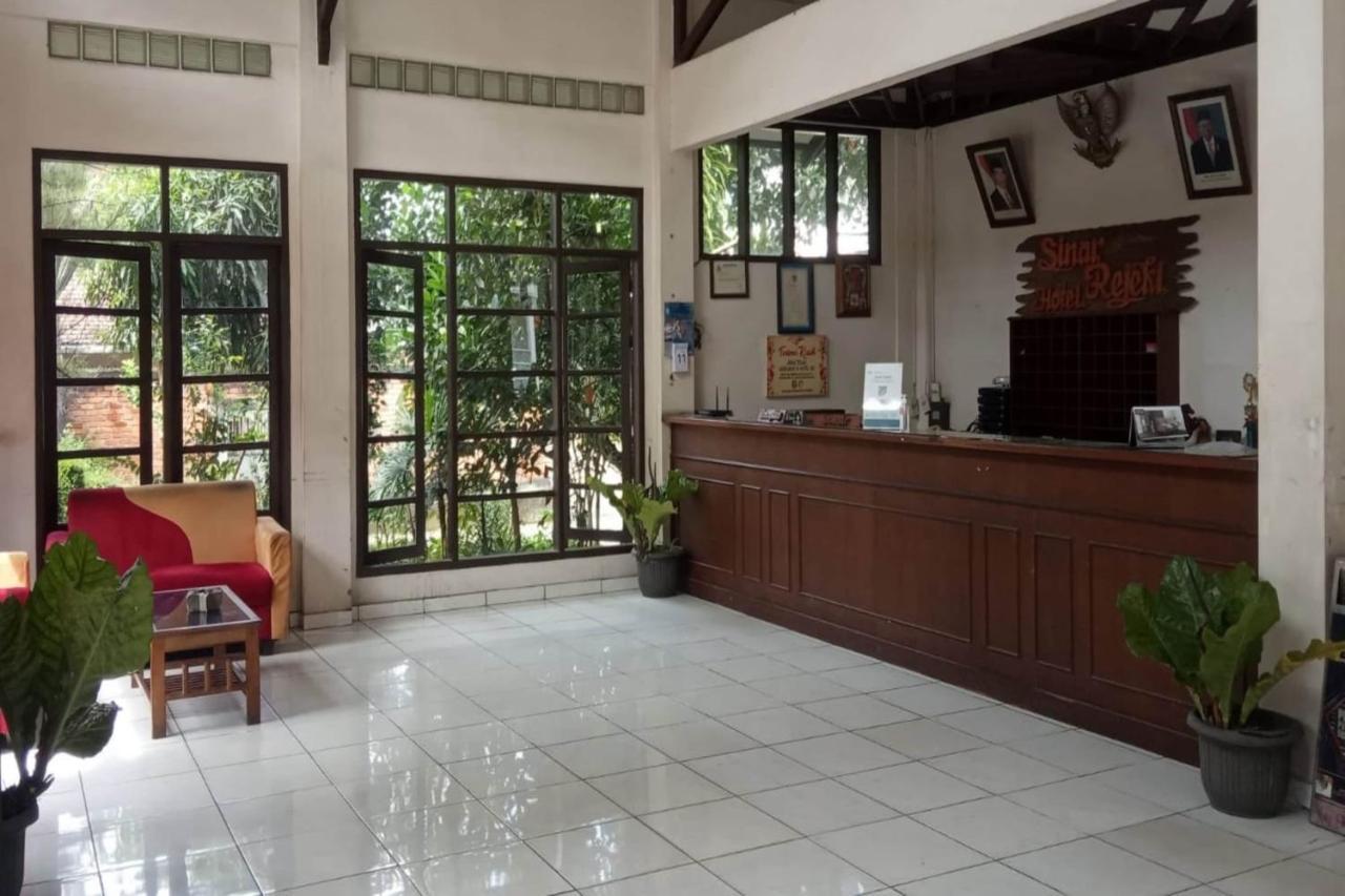 Oyo 92324 Hotel Sinar Rejeki Sukabumi Exteriör bild