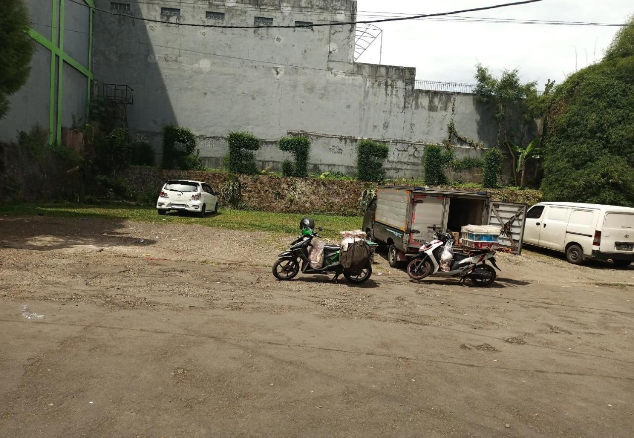 Oyo 92324 Hotel Sinar Rejeki Sukabumi Exteriör bild