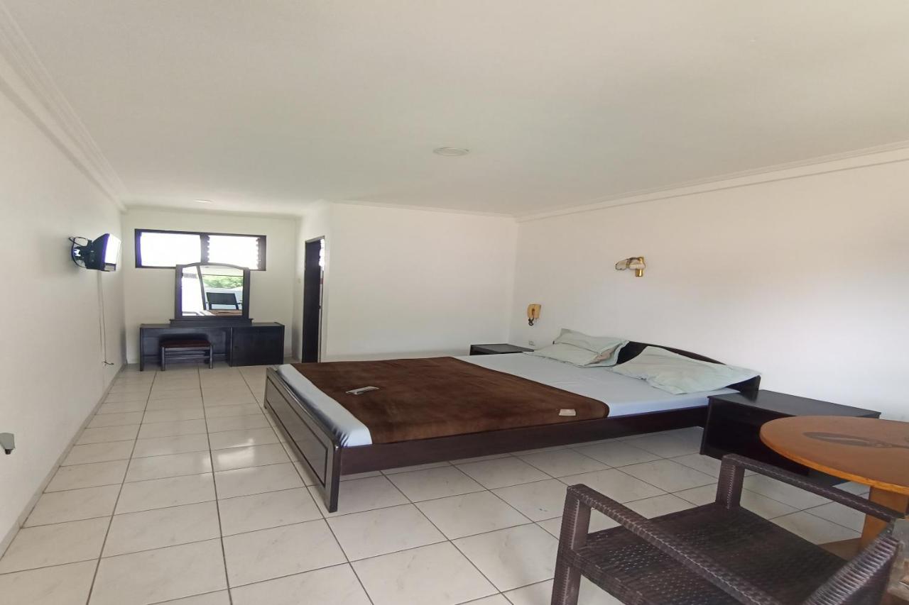 Oyo 92324 Hotel Sinar Rejeki Sukabumi Exteriör bild