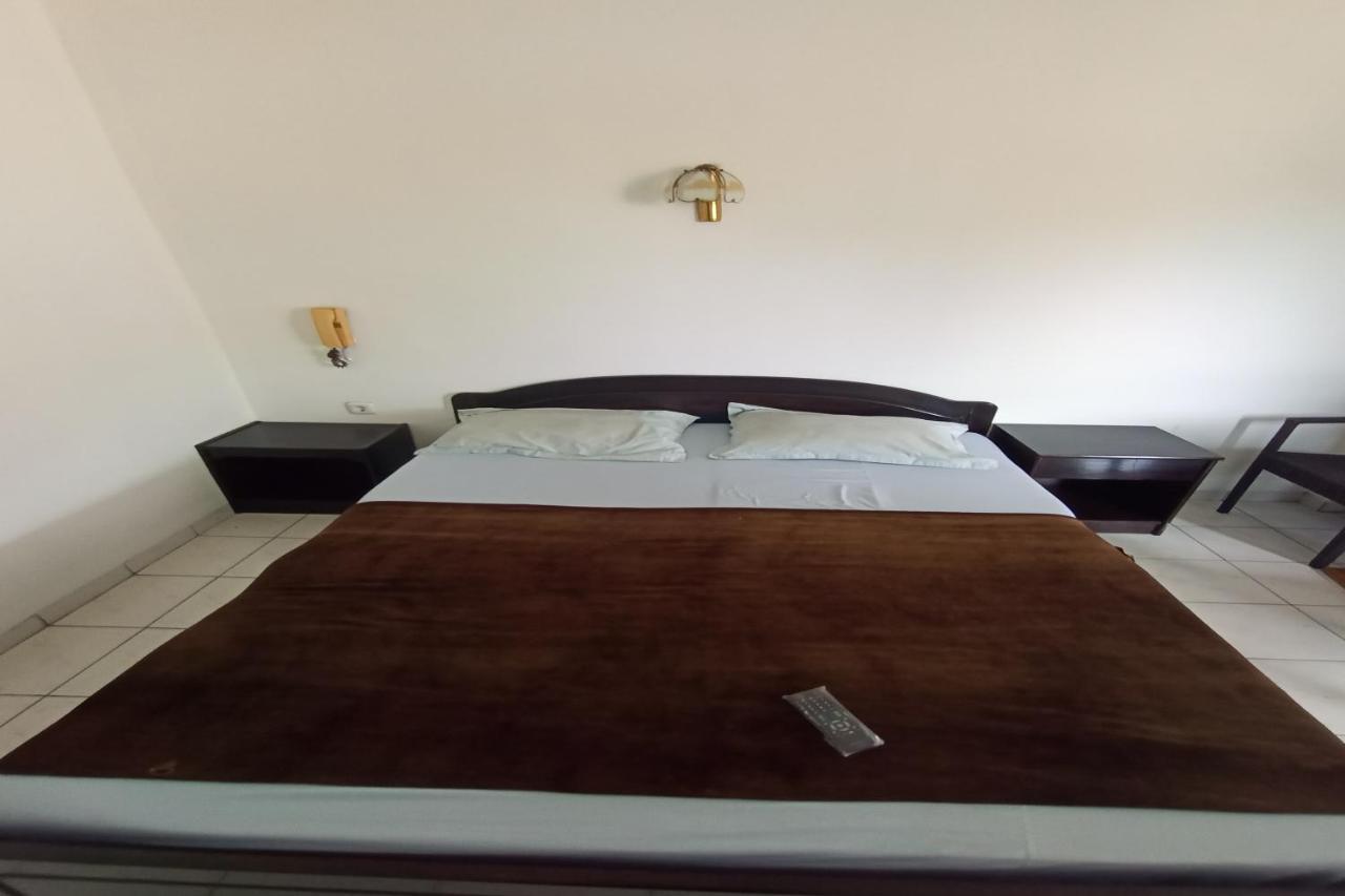 Oyo 92324 Hotel Sinar Rejeki Sukabumi Exteriör bild
