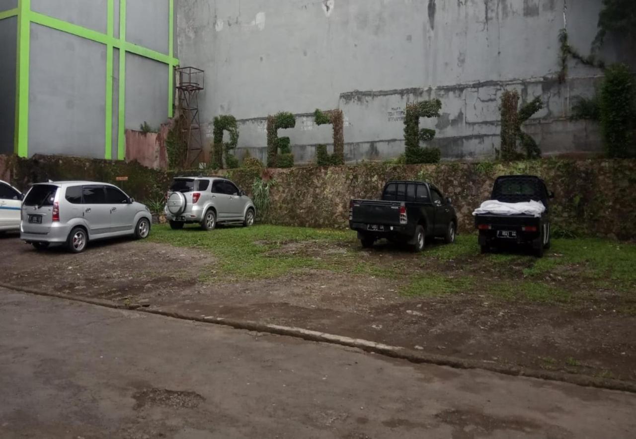 Oyo 92324 Hotel Sinar Rejeki Sukabumi Exteriör bild