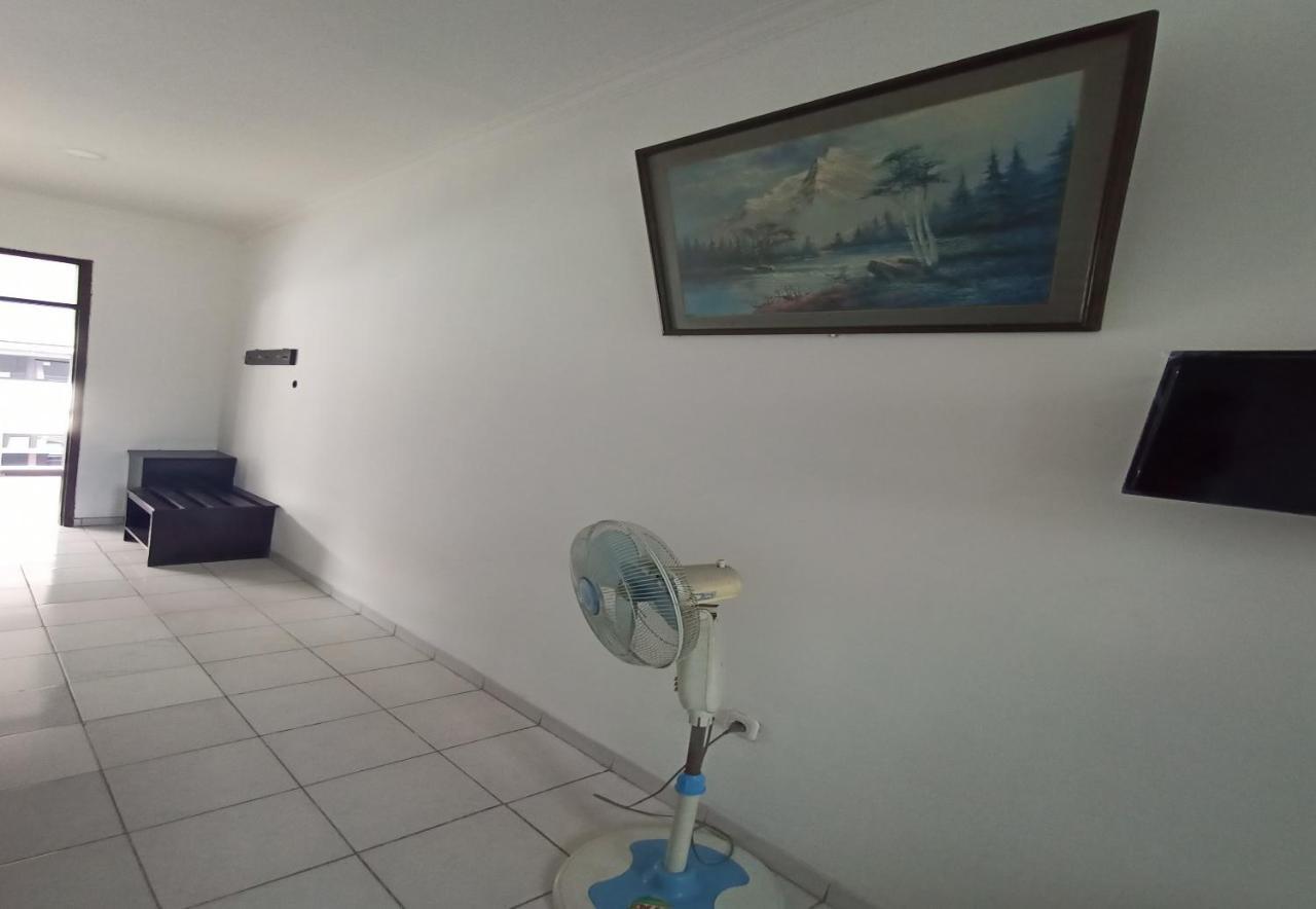 Oyo 92324 Hotel Sinar Rejeki Sukabumi Exteriör bild