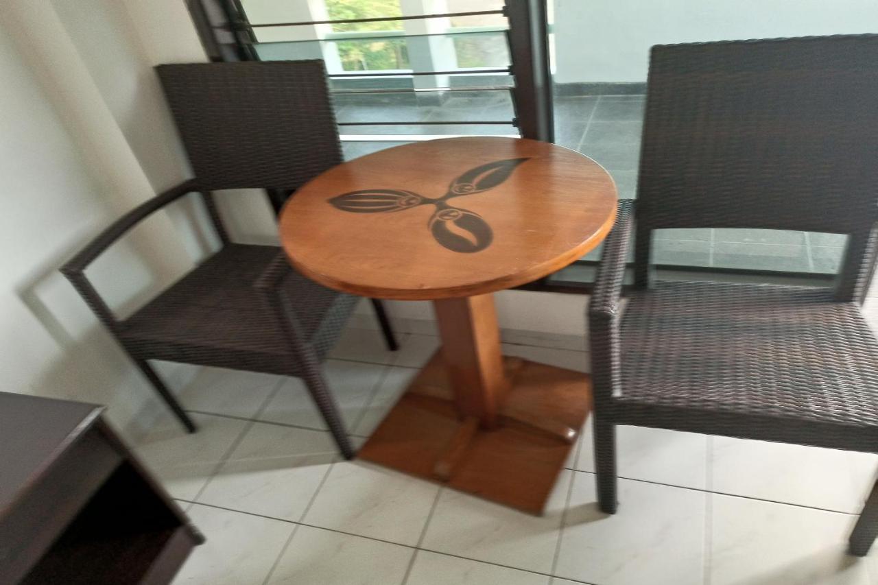 Oyo 92324 Hotel Sinar Rejeki Sukabumi Exteriör bild